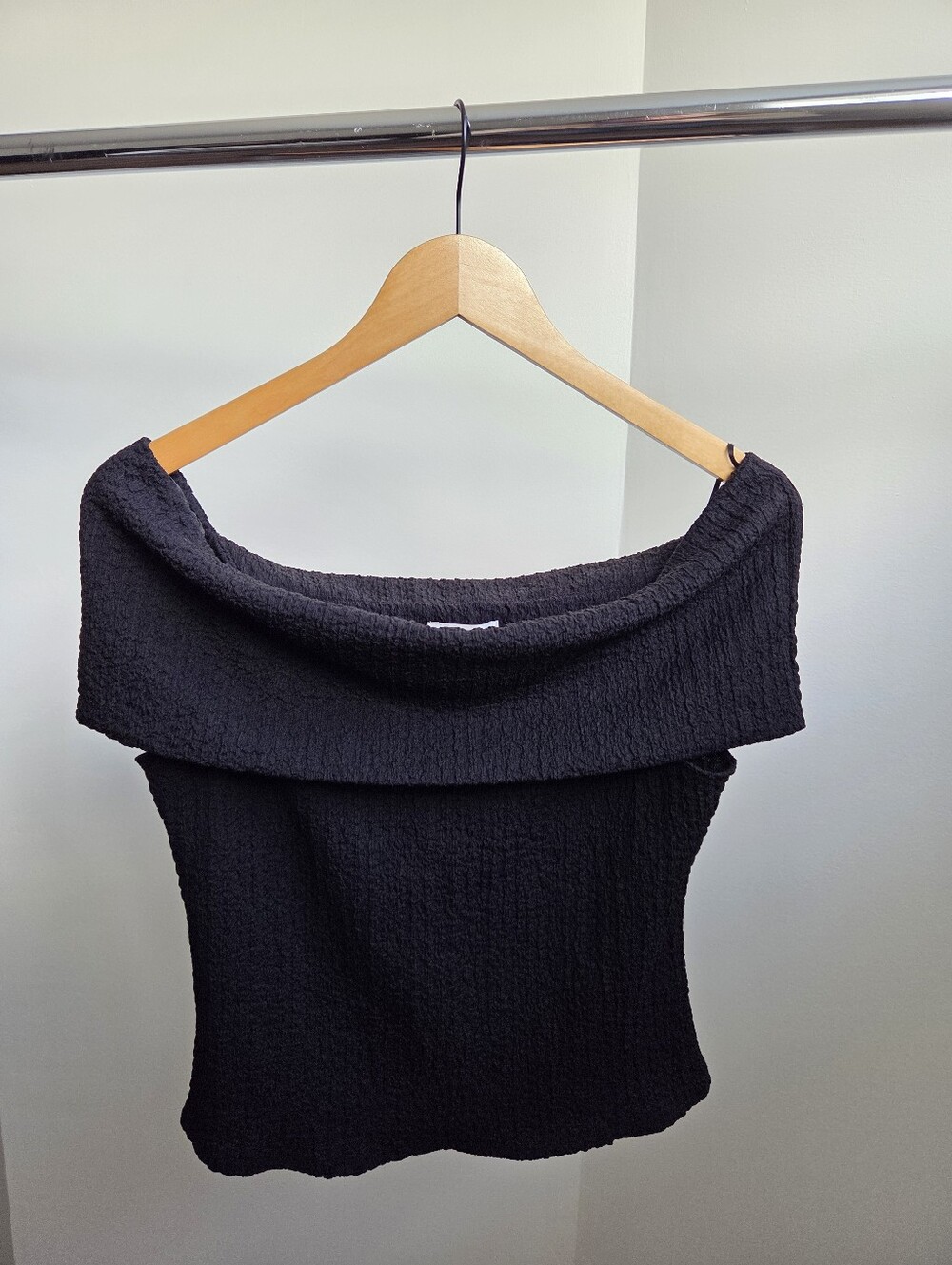 H&M Black Off-the-Shoulder Top